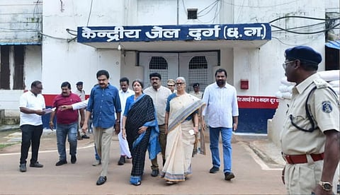 "കുറ്റവാളികള്‍ക്കൊപ്പം തിരുവസ്ത്രം ധരിച്ച രണ്ട് മാലാഖമാര്‍, മോദിയുടെ ഇന്ത്യയിലെ നീതി നിഷേധത്തിന്റെയും ക്രിസ്ത്യന്‍ വേട്ടയുടെയും നേര്‍ക്കാഴ്ച"