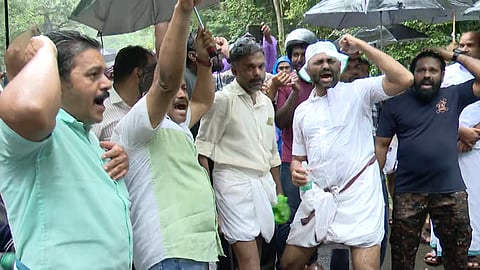 Devikulam Harthal protest, നേര്യമംഗലം മുതൽ വാളറ വരെയുള്ള ഭാഗത്തെ റോഡ് നിർമാണവുമായി ബന്ധപ്പെട്ട് പ്രതിഷേധം