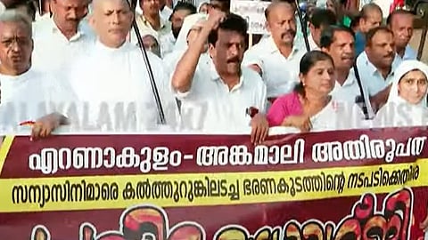കന്യാസ്ത്രീകളുടെ അറസ്റ്റിൽ പ്രതിഷേധിച്ച് അങ്കമാലി അതിരൂപത