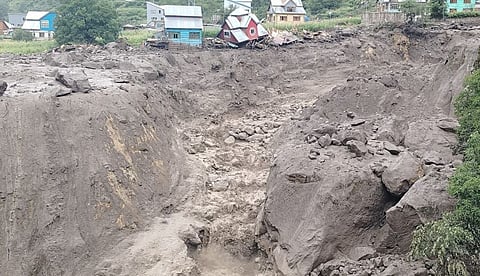 ജമ്മു കശ്മീരിലെ മേഘവിസ്‌ഫോടനം; മരണം 60 ആയി; 500 ലേറെ പേര്‍ കുടുങ്ങിക്കിടക്കുന്നെന്നും റിപ്പോര്‍ട്ട് 