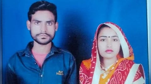 മനോജും ഭാര്യ സന്തോഷി ദേവിയും