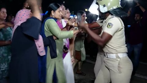 യൂത്ത് കോൺഗ്രസ് ക്ലിഫ് ഹൗസ് മാർച്ച്: 28 പേര്‍ക്കെതിരെ കേസ്; വധശ്രമം ഉള്‍പ്പെടെയുള്ള വകുപ്പുകൾ ചുമത്തി