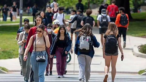 വിദ്യാര്‍ഥികളുടെ വിസ കാലാവധി 4 വര്‍ഷമാകും, മാധ്യമപ്രവര്‍ത്തകര്‍ക്ക് 240 ദിവസം;  വിസ കാലാവധി വെട്ടിക്കുറയ്ക്കാന്‍ യുഎസ് നീക്കം