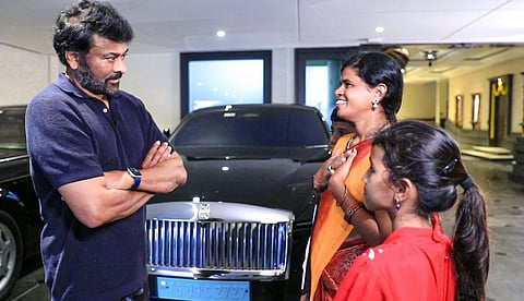 ചിരഞ്ജീവിയെ കാണാന്‍ ഹൈദരാബാദ് വരെ ആരാധികയെത്തിയത് സൈക്കിളില്‍, ഇരു കൈയ്യും നീട്ടി സ്വീകരിച്ച് താരം; വൈറലായി ചിത്രങ്ങള്‍