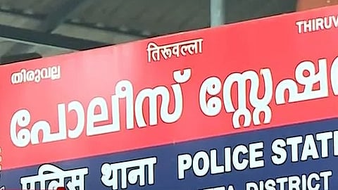 എഐജിയുടെ സ്വകാര്യവാഹനം ഇടിച്ചതിൽ വിചിത്ര നടപടി; പരിക്കേറ്റയാളെ പ്രതിയാക്കി കേസെടുത്ത് തിരുവല്ല പൊലീസ്  