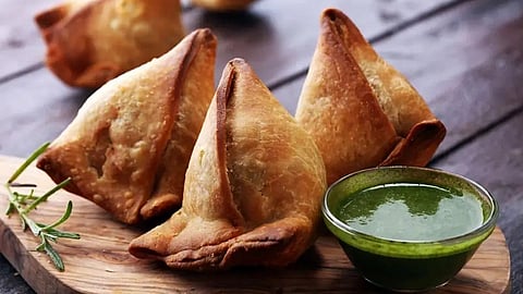 സമൂസ വാങ്ങിയില്ല, യുപിയിൽ ഭാര്യയും ബന്ധുക്കളും ചേർന്ന് ഭർത്താവിനെ തല്ലിച്ചതച്ചു; വധശ്രമത്തിന് കേസെടുത്ത് പൊലീസ്