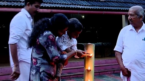 പിണ്ടിവിളക്ക് കത്തിക്കുന്നു