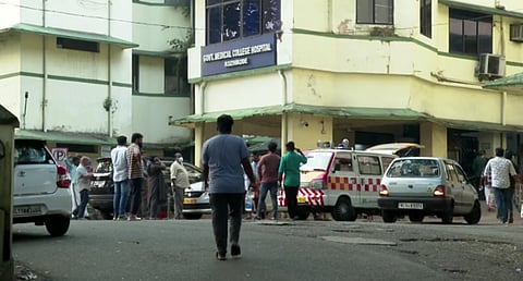 കാത്ത് ലാബുകളിലേക്കുള്ള ഉപകരണങ്ങളുടെ വിതരണം നിലച്ചിട്ട് ഒരാഴ്ച; മെഡിക്കൽ കോളേജുകളിലെ ഹൃദയശസ്ത്രക്രിയകൾ പ്രതിസന്ധിയിൽ