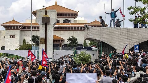 നേപ്പാളിലെ ജെൻ സി പ്രക്ഷോഭം: കാഠ്മണ്ഡു അടക്കം മൂന്ന് ജില്ലകളിൽ നിരോധനാജ്ഞ; പ്രധാനമന്ത്രിയുടെ രാജി ആവശ്യപ്പെട്ട് പ്രതിഷേധക്കാർ