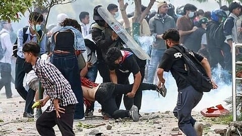 ആളിപ്പടർന്ന് ജെൻ സി പ്രക്ഷോഭം, സമൂഹമാധ്യമ വിലക്ക് നീക്കി നേപ്പാൾ സർക്കാർ; അന്വേഷണത്തിന് പ്രത്യേക സമിതി