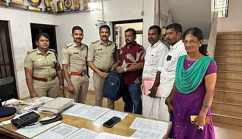 പട്ടാമ്പിയില്‍ കളഞ്ഞ് കിട്ടിയത് 15 പവന്‍ സ്വര്‍ണവും പണവുമടങ്ങിയ ബാഗ്; പൊലീസില്‍ ഏല്‍പ്പിച്ച് മാതൃകയായി യുവാവ്