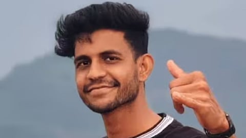 മരിച്ച ആനന്ദ്