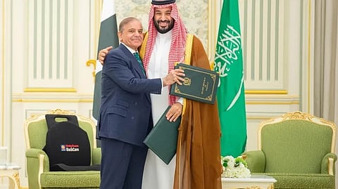 പ്രതിരോധ കരാറിൽ ഒപ്പുവച്ച് സൗദിയും പാകിസ്ഥാനും