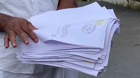 കാരശ്ശേരി പഞ്ചായത്തിൽ വോട്ടർ പട്ടികയിൽ നിന്ന് 116 വോട്ടർമാർ പുറത്ത്; പ്രധാനപ്പെട്ട രാഷ്ട്രീയ പാർട്ടികളുടെ വോട്ടുകളും പുറത്ത്