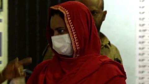 തിരുവനന്തപുരത്ത് ശസ്ത്രക്രിയയ്ക്കിടെ നെഞ്ചിൽ വയർ കുടുങ്ങിയ സംഭവം: 
"മെഡിക്കൽ ബോർഡിൻ്റെ തീരുമാനങ്ങളിൽ ഒന്നും നടപ്പായില്ല"; സുമയ്യ സമരത്തിലേക്ക്