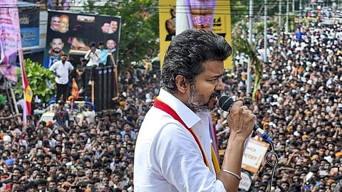 കരൂരിലെ അപകട കാരണം വിജയ് വെള്ളക്കുപ്പി എറിഞ്ഞതോ? തമിഴ്‌നാട് സർക്കാരിൻ്റെ വീഴ്ച ചൂണ്ടിക്കാട്ടി ബിജെപി നേതാവ് അണ്ണാമലൈ