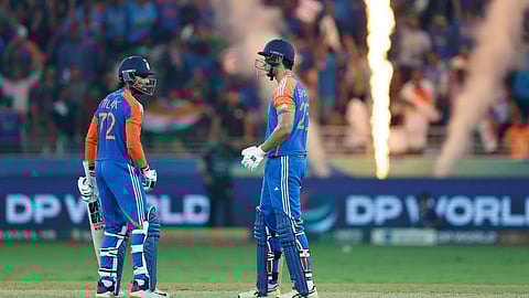 പാക് മന്ത്രിയില്‍ നിന്നും കിരീടം ഏറ്റുവാങ്ങാതെ ഇന്ത്യ; കിരീടമില്ലാതെ വിജയാഘോഷം 