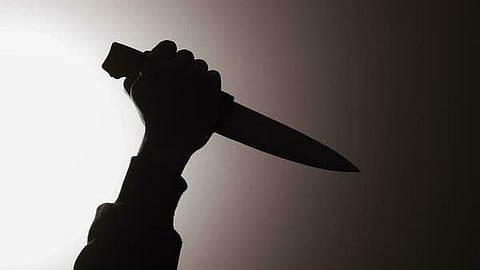 ഫോൺ ഉപയോഗിക്കുന്നതിൽ തർക്കം; ആലപ്പുഴയിൽ മഹിളാ കോൺഗ്രസ് നേതാവിനെ മകൾ കുത്തി 