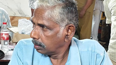 ഒരു ചെടിച്ചട്ടിക്ക് മൂന്ന് രൂപ കമ്മീഷൻ! ഉദ്യോ​ഗസ്ഥനെ കയ്യോടെ പൊക്കി വിജിലൻസ് 