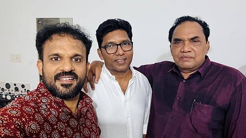 ശിവജി ഗുരുവായൂരിന് ഒപ്പം ജയദേവ് കലവൂരും നിയാസ് ബക്കറും