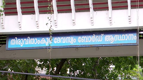സ്വർണപ്പാളി വിവാദം: ദേവസ്വം ബോർഡിൻ്റെ നിർണായക യോ​ഗം ഇന്നും നാളെയും; രാഷ്ട്രപതിയുടെ ശബരിമല സന്ദർശനത്തിന്റെ മുന്നൊരുക്കങ്ങളും അജണ്ടയിൽ