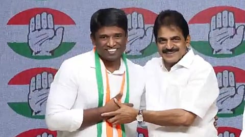 കണ്ണൻ ഗോപിനാഥൻ കോൺഗ്രസിൽ