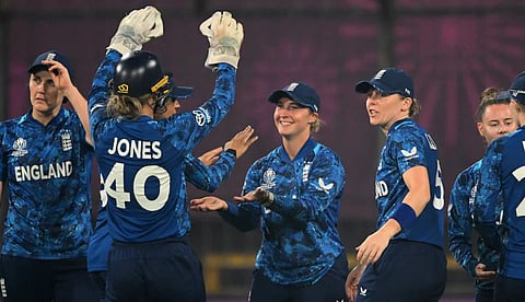 വനിതാ ലോകകപ്പ്| ഇന്ത്യയെ തോൽപ്പിച്ച് ഇംഗ്ലണ്ട് സെമിയിൽ; പരാജയം നാല് റൺസിന് 