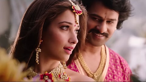  'പച്ച തീയാണ് നീ' എന്ന ഗാന രംഗത്തില്‍ തമന്നയും പ്രഭാസും