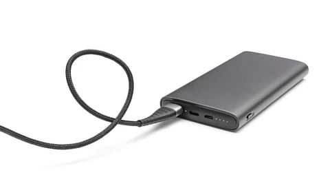 പോക്കറ്റിലിരുന്ന പവര്‍ ബാങ്ക് പൊട്ടിത്തെറിച്ചു; മെല്‍ബണ്‍ എയര്‍പോര്‍ട്ടില്‍ 50കാരന്റെ വസ്ത്രത്തിന് തീപിടിച്ച് പൊള്ളലേറ്റു 