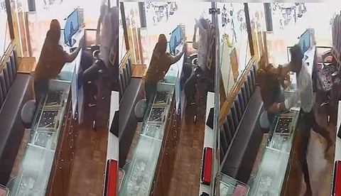 സ്വര്‍ണം വാങ്ങാനെന്ന വ്യാജേനയെത്തി കടക്കാരന്റെ മുഖത്ത് മുളകു പൊടി വിതറി, പിന്നാലെ യുവതിയ്ക്ക് അടിയോടടി; വീഡിയോ വൈറല്‍