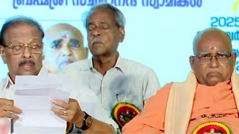 സുധാകരനും മഠാധിപതിയും ഒരേ വേദിയിൽ 