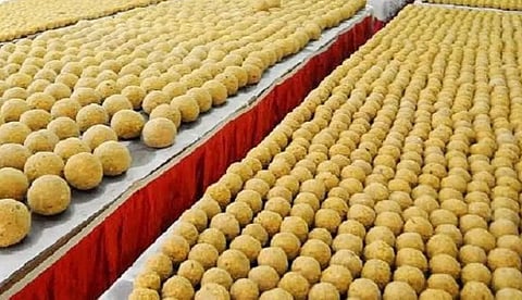 സര്‍ക്കാരിനെ പ്രതിസന്ധിയിലാക്കി തിരുപ്പതി ലഡ്ഡു വ്യാജ നെയ് വിവാദം; കണ്ടെത്തിയത് 50 ലക്ഷം രൂപയുടെ ക്രമക്കേട്