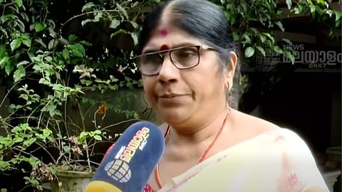 അടൂർ നഗരസഭയിൽ താമരയ്ക്ക് വോട്ടഭ്യർഥിച്ച് എൽഡിഎഫ്; അമ്പരന്ന് വോട്ടർമാർ