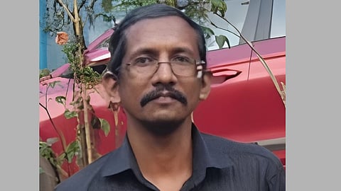 "മകൻ്റെ മരണത്തിന് കാരണം ജോലി സമ്മർദം, ദിവസങ്ങളായി ടെൻഷനടിച്ച് നടക്കുകയായിരുന്നു": അനീഷിൻ്റെ പിതാവ് 