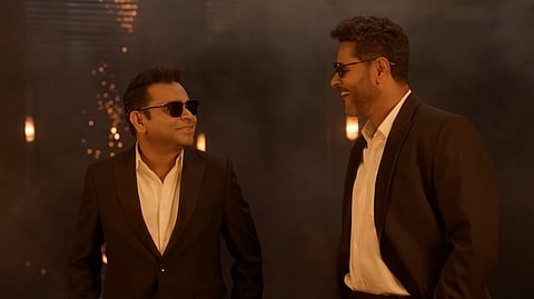 മൂണ്‍ വാക്ക് ആന്തത്തിൽ എ.ആർ റഹ്മാൻ, പ്രഭു ദേവ