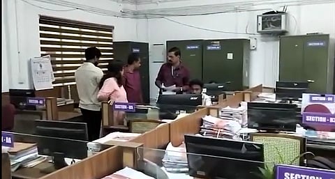 ഓപ്പറേഷൻ ബ്ലാക്ക് ബോർഡ്: ഉദ്യോഗസ്ഥരുടെ അക്കൗണ്ടുകളിൽ കണക്കിൽപ്പെടാത്ത പണം; സംസ്ഥാനത്ത് കണ്ടെത്തിയത് വ്യാപക ക്രമക്കേടുകൾ