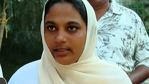 ബിഎൽഒ റോളിൽ നിന്നും സ്ഥാനാർഥിയിലേക്ക്; പ്രചാരണ ചൂടിലേക്ക് റസീനയും