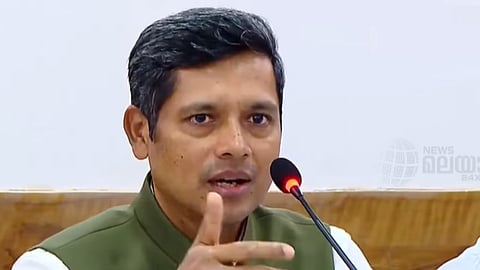 "മാനുഷിക പരിഗണന നൽകാതെ അടിച്ചേൽപ്പിക്കുന്ന രീതിയോട് യോജിക്കില്ല"; 
എസ്ഐആറിൽ ആശങ്ക അറിയിച്ച് രാഷ്‌ട്രീയ പാർട്ടികൾ