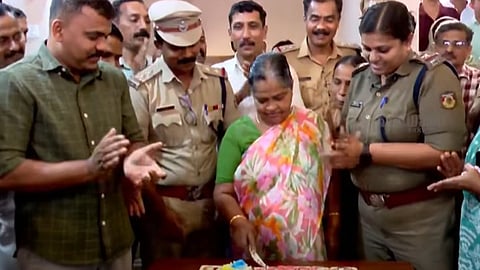 ശ്രീമതിയമ്മയുടെ യാത്രയയപ്പിൽ നിന്നും