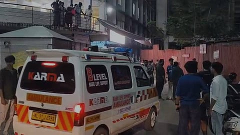 ആലപ്പുഴയിൽ അച്ഛനെ മകൻ വെട്ടിക്കൊന്നു;
അമ്മ ഗുരുതരാവസ്ഥയിൽ 