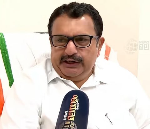 രാഹുൽ പുറത്തേക്ക്? ബ്രഹ്മാസ്ത്രം പ്രയോഗിക്കാൻ 
സമയമായെന്ന് കെ. മുരളീധരൻ