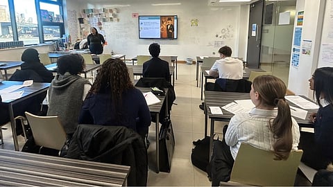 "വിസ ദുരുപയോഗം ചെയ്യുന്നു"; പാകിസ്ഥാൻ, ബംഗ്ലാദേശ് എന്നിവിടങ്ങളിലെ വിദ്യാർഥികളുടെ കോളേജ് പ്രവേശനത്തിന് നിയന്ത്രണം ഏർപ്പെടുത്തി യുകെ 