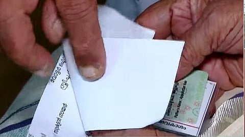 സംസ്ഥാനത്ത് ആദ്യ ഘട്ട വോട്ടെടുപ്പ് ഇന്ന്; വടക്കൻ കേരളത്തിൽ കൊട്ടിക്കലാശം 