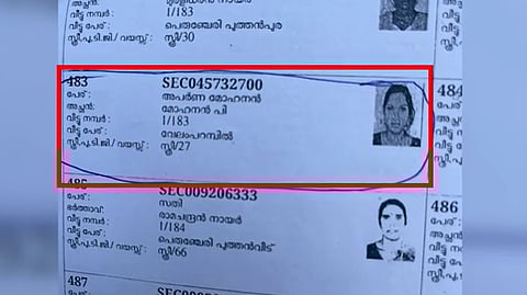 എറണാകുളത്ത് എൽഡിഎഫ് സ്ഥാനാർഥി ഇരട്ട വോട്ട് ചെയ്തെന്ന് പരാതി; കോട്ടയത്തും പത്തനംതിട്ടയിലും പോൾ ചെയ്ത വോട്ടുകളിൽ വ്യത്യാസം