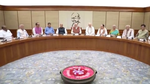 ഇനി മുതൽ ദേശീയ ഗ്രാമീണ തൊഴിലുറപ്പ് അല്ല; 
പൂജ്യ ബാപ്പു ഗ്രാമീൺ റോസ്‍ഗർ  ഗ്യാരണ്ടി യോജന