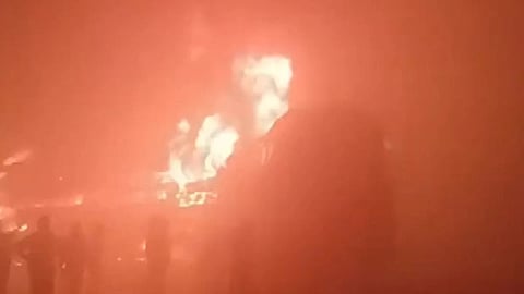 ഡൽഹി - ആഗ്ര എക്സ്പ്രസ് വേയിൽ വാഹനങ്ങൾ കൂട്ടിയിടിച്ച് തീപടർന്നു; നാല് മരണം,150 പേർക്ക് ഗുരുതര പരിക്ക്