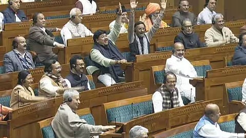 മഹാത്മാ ഗാന്ധി ദേശീയ തൊഴിലുറപ്പ് പദ്ധതി ഇനി വിബി ജി റാം ജി; ബില്ല് വലിച്ചു കീറി പ്രതിപക്ഷം 