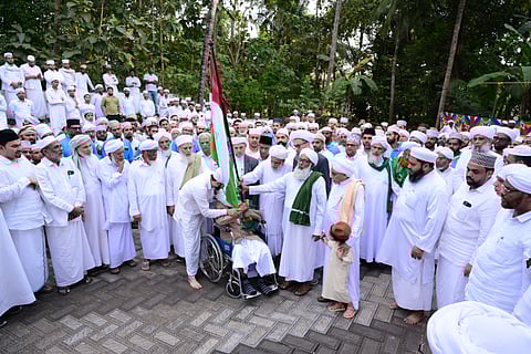 സമസ്ത ശതാബ്ദി സന്ദേശ യാത്രയില്‍ ഭിന്നത, പതാക കൈമാറ്റം പാണക്കാട് നടത്താത്തതില്‍ അതൃപ്തി; ബഹിഷ്‌കരിച്ച് ലീഗ് അനുകൂലികള്‍ 