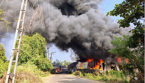 തലശേരിയില്‍ കണ്ടിക്കല്‍ ഇന്‍ഡസ്ട്രിയല്‍ എസ്റ്റേറ്റില്‍ വന്‍ തീപിടിത്തം