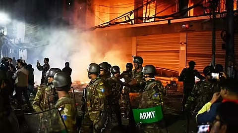 തെരുവുകൾ ആളിക്കത്തുന്നു; ബംഗ്ലാദേശിനെ വീണ്ടും അരക്ഷിതമാക്കി കലാപം